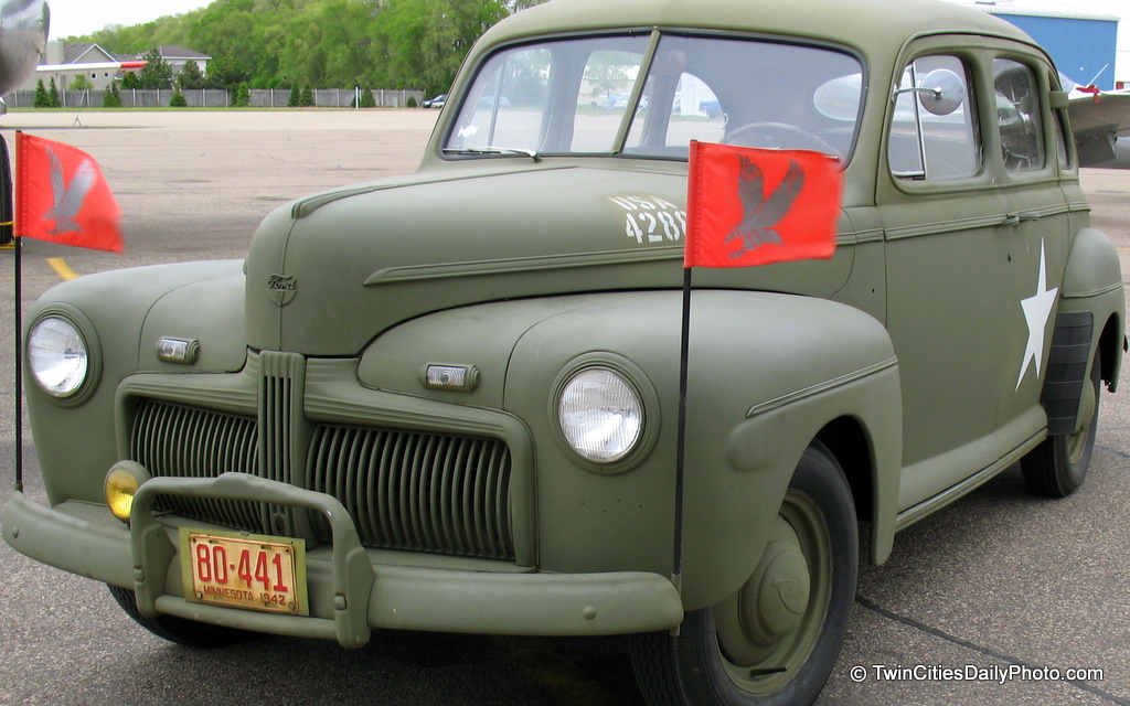 1942_ford_fordor_staff_car.jpg