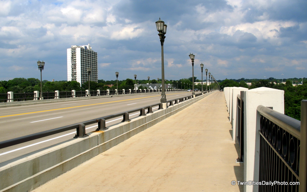 Looking towards the St Paul side of the Ford Parkway Bridge.