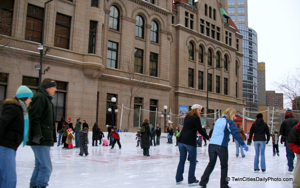 There was quite a few people skating at the outdoor ice rink which sits along side the Historic Landmark Center, downtown St Paul. The rink has been there for three or four years now, but I have never taken the time to skate here, only photograph it. 